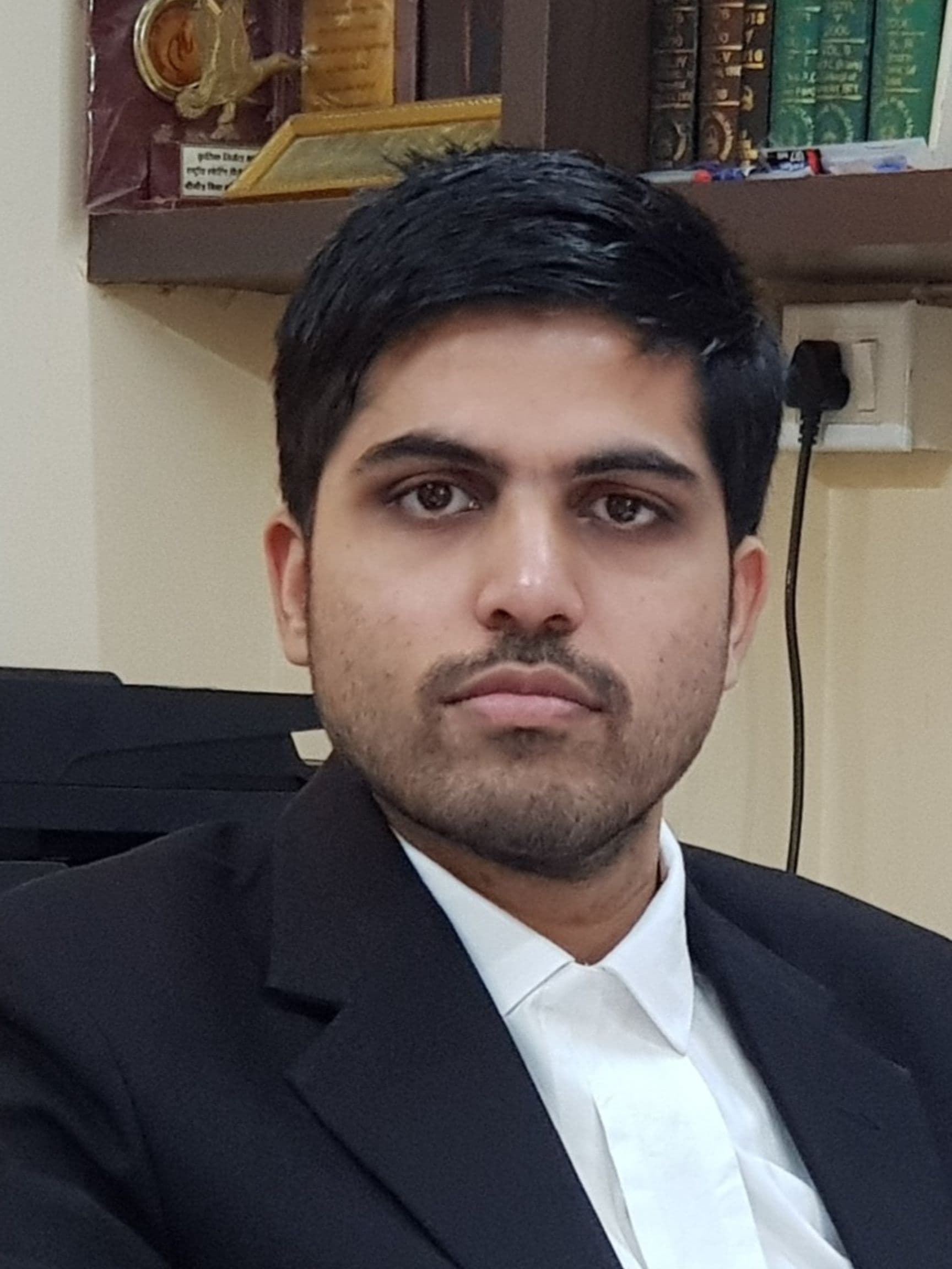 Adv. Kratik Madloi